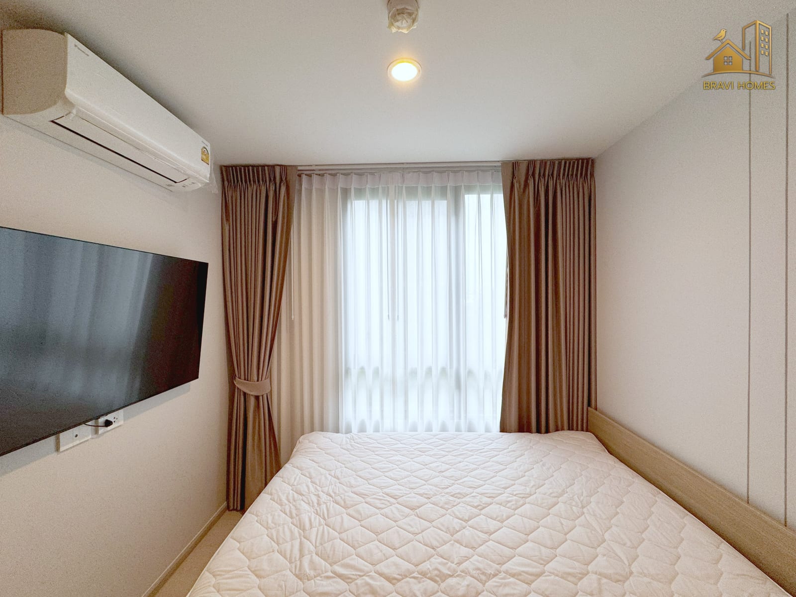 NUE CONNEX ดอนเมือง ห้องนอน เตียงและผ้าม่าน
