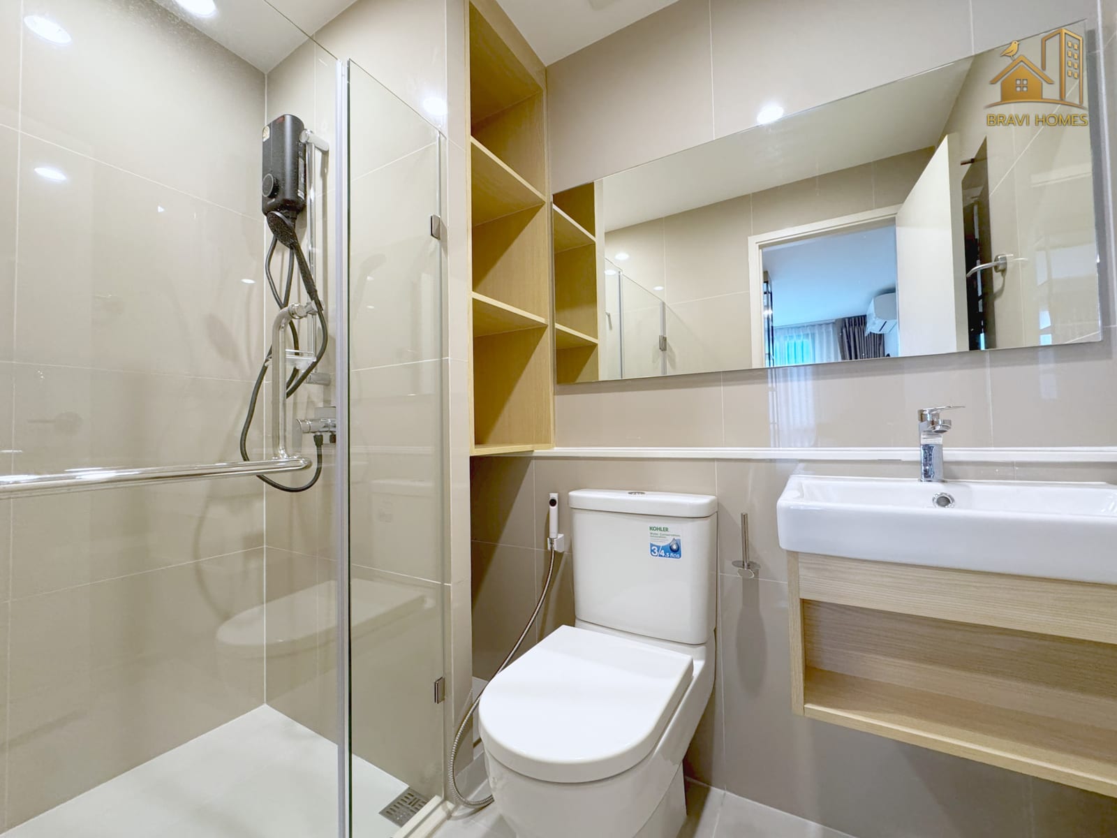 NUE CONNEX ดอนเมือง ห้องน้ำ ฝักบัวกั้นกระจกและอ่างล้างหน้า