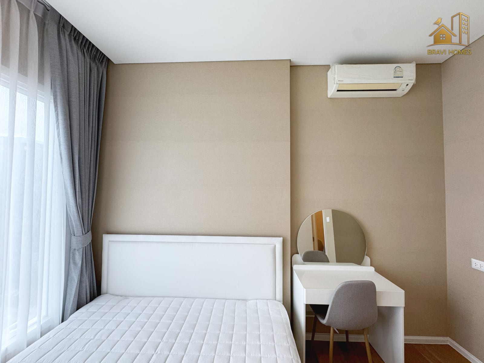 The Saint Residences ห้องใหม่ 35.8 ตร.ม. ห้องนอน เตียงและแอร์