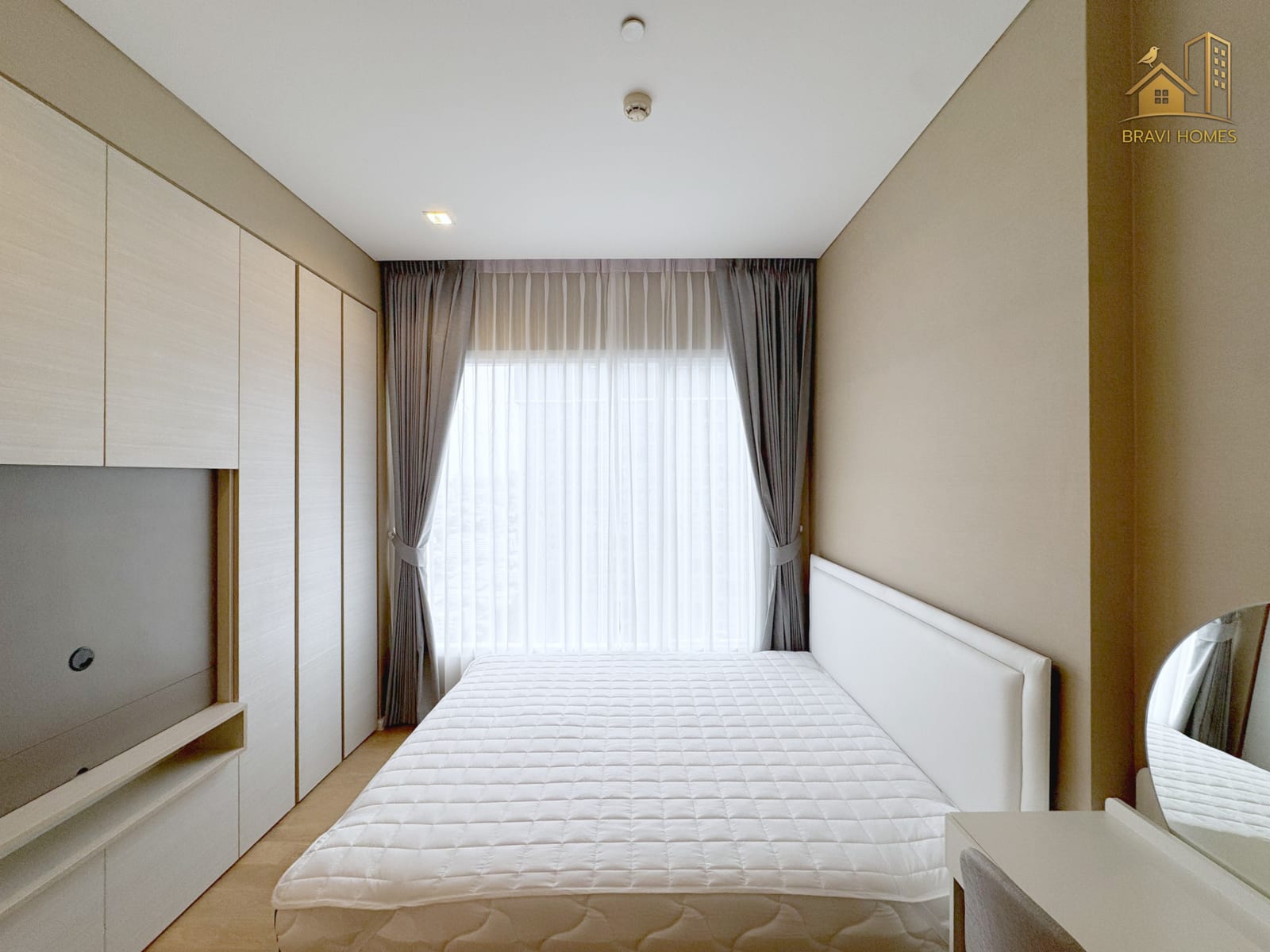 The Saint Residences ห้องใหม่ 35.8 ตร.ม. ห้องนอน ผ้าม่านและตู้เสื้อผ้า
