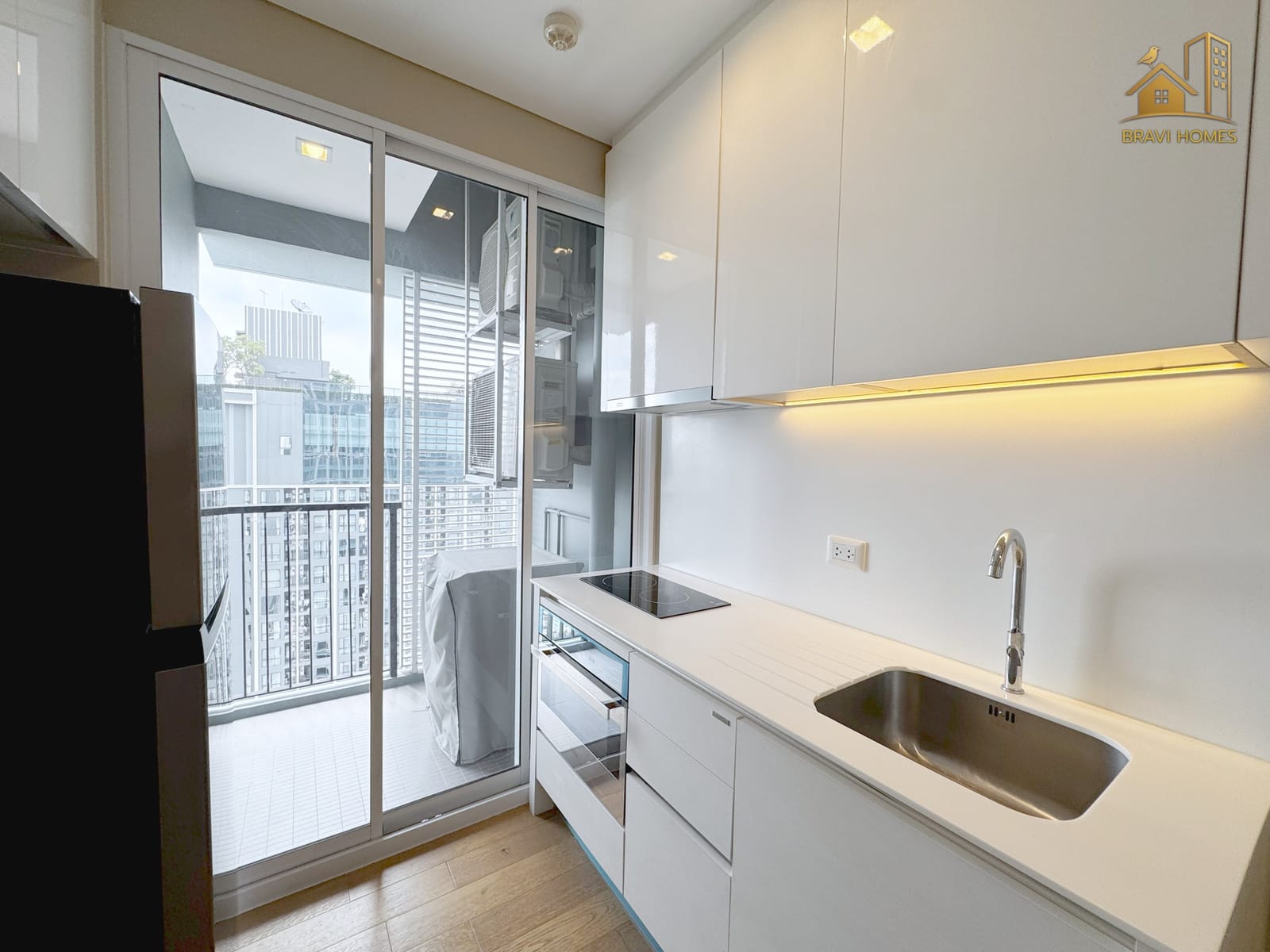 The Saint Residences ห้องใหม่ 35 ตร.ม. ชั้น 34 ครัวบิลท์อิน อ่างล้างจานและเตาไฟฟ้า