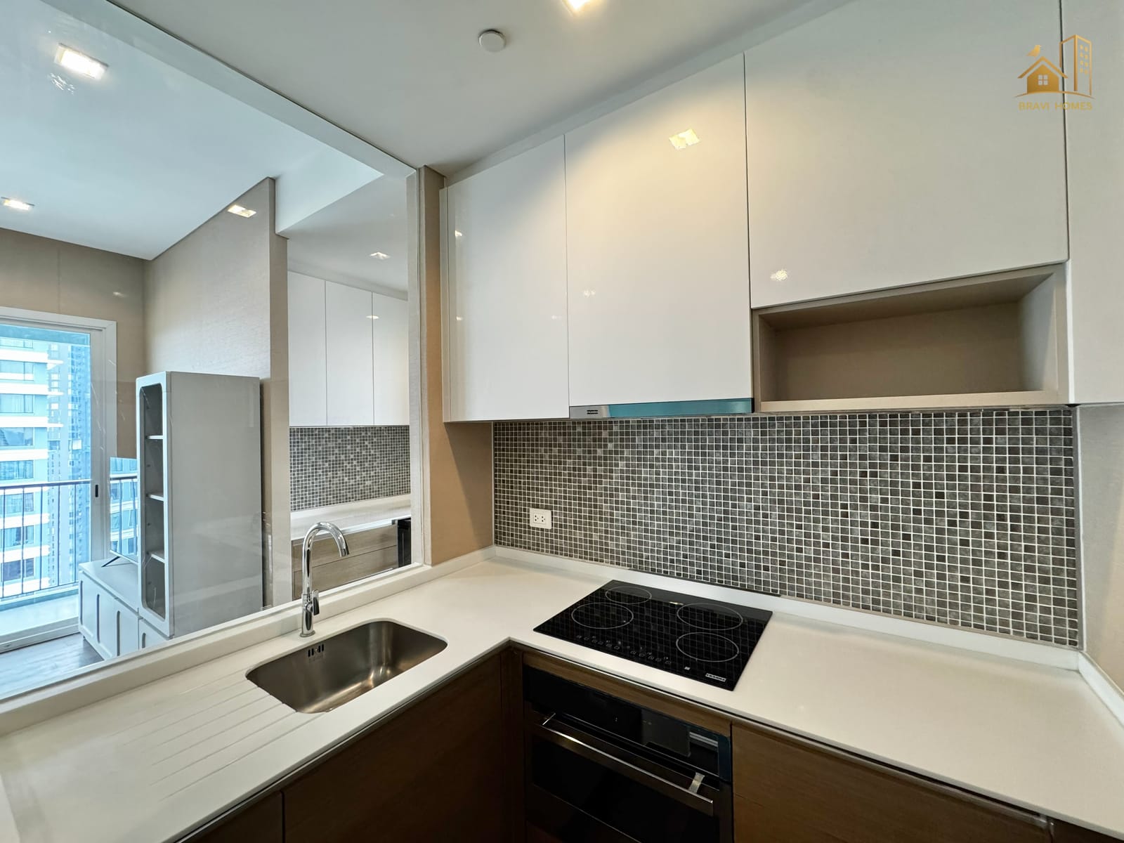 The Saint Residences ห้องใหม่ 2 นอน 64 ตร.ม. ครัว อ่างล้างจานและเคาน์เตอร์หินขาว