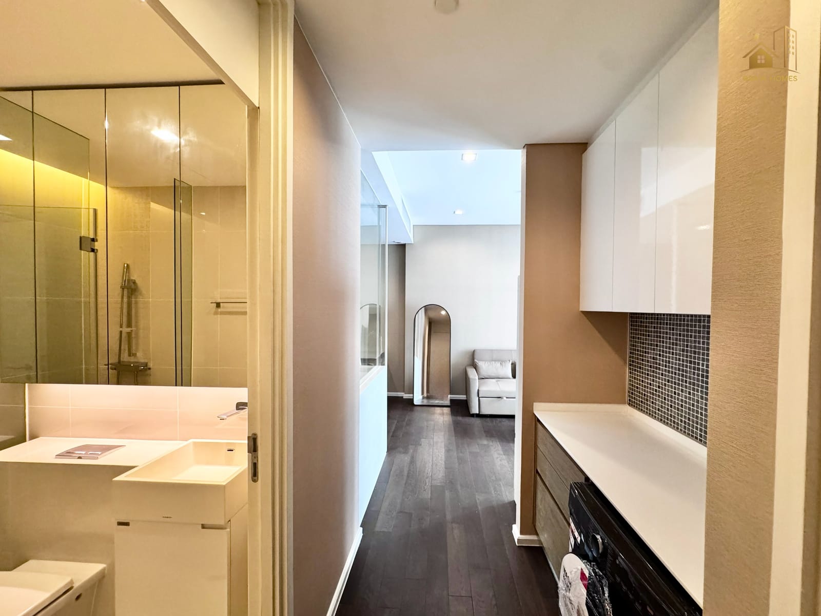 The Saint Residences ห้องใหม่ 2 นอน 64 ตร.ม. ทางเดินไปห้องน้ำและส่วนครัว