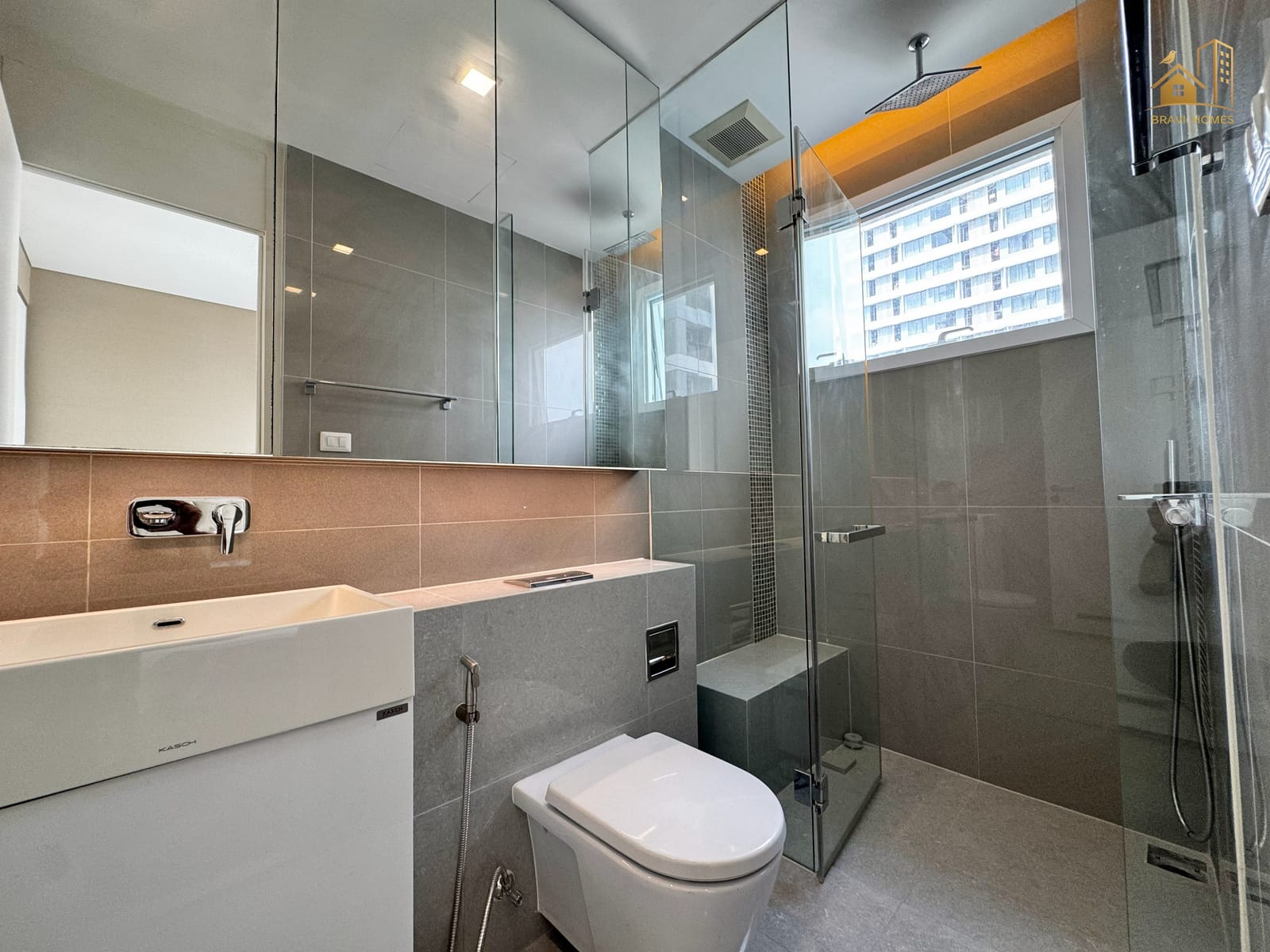 The Saint Residences ห้องใหม่ 2 นอน 64 ตร.ม. ห้องน้ำในห้องนอน ฝักบัวกั้นกระจก